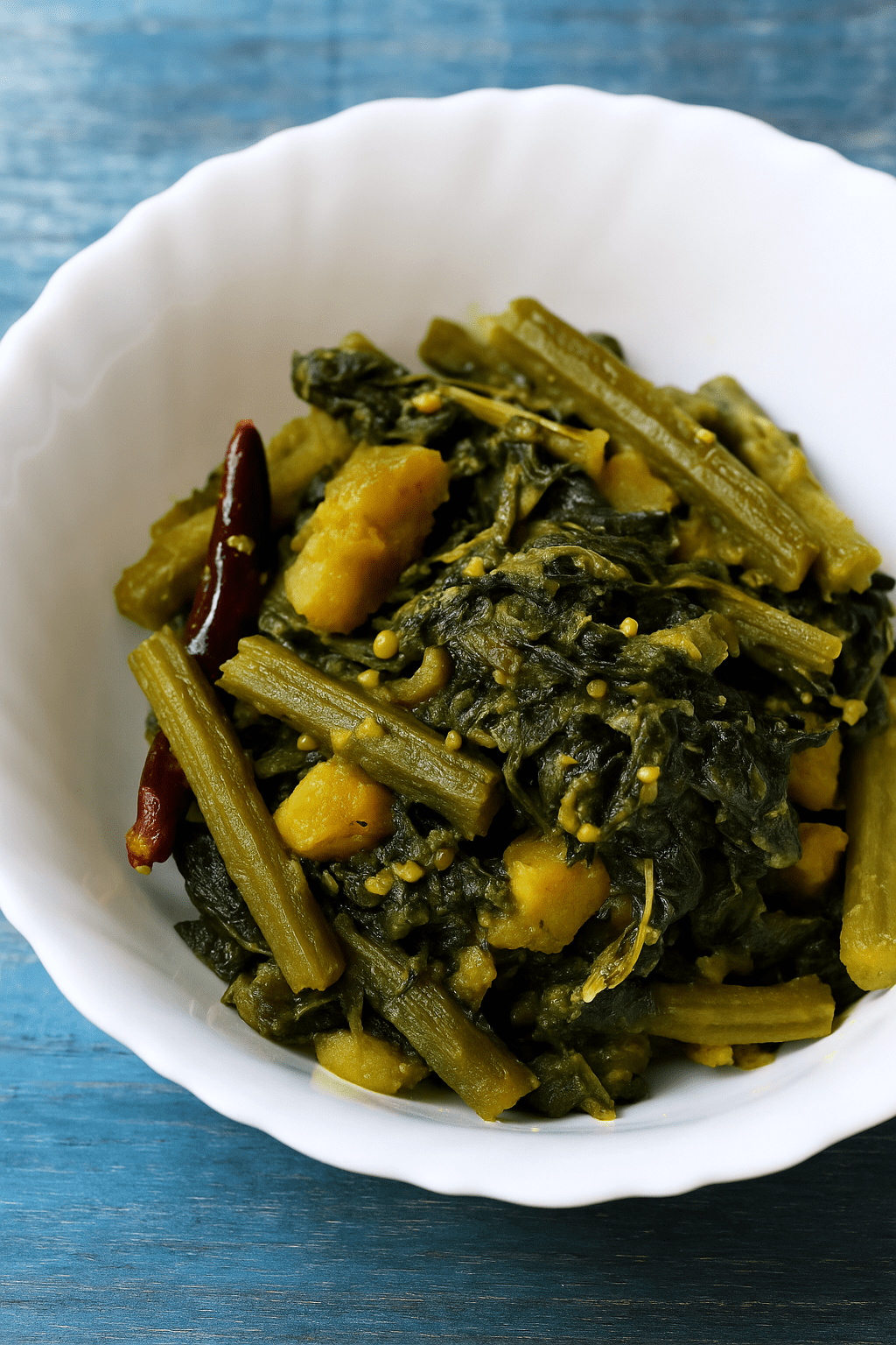 Kumro Shaak er Chochchori (কুমড়ো শাকের চচ্চড়ি) – Easy Pumpkin Leaf Curry&nbsp;Recipe