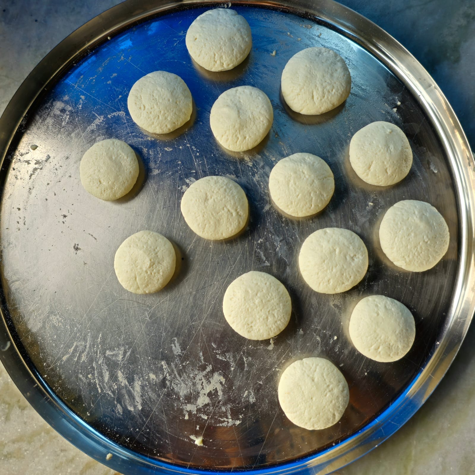 The chhana and flour dough shaped into soft balls