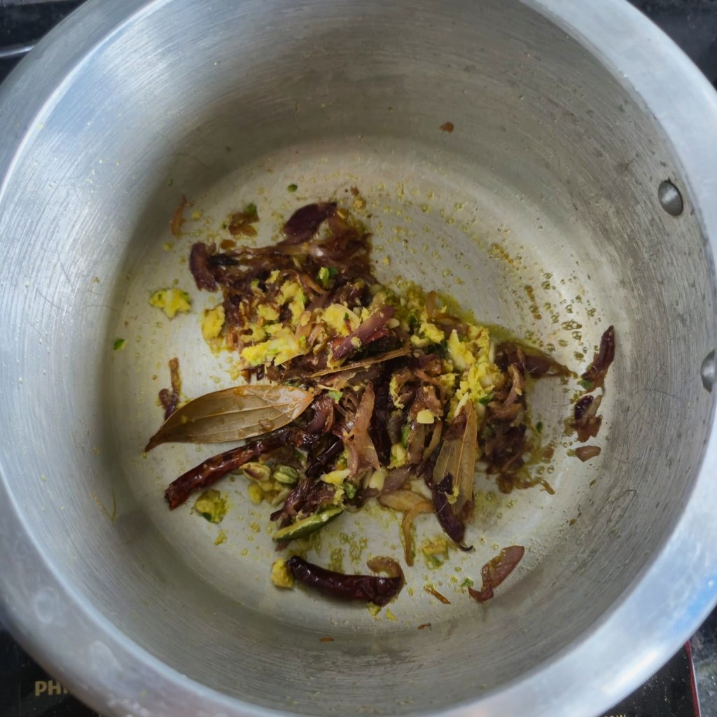 Frying ginger-garlic paste